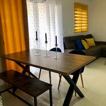 Villa Life . Precioso Bajo Frente Piscina スシナ エクステリア 写真