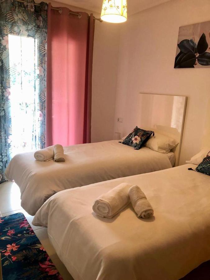 Villa Life . Precioso Bajo Frente Piscina スシナ エクステリア 写真